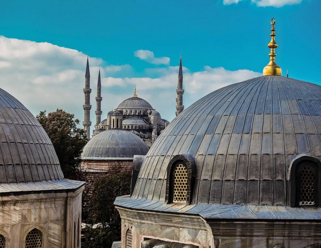 A views over the famous round roofs of Istanbul, a must-see sight during a Turkey city break