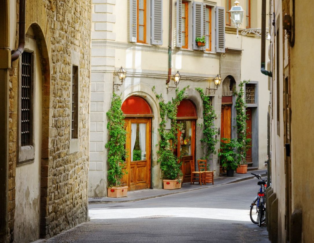 A lovely view of Lambertesca street, a must visit place during a getaway to Florence