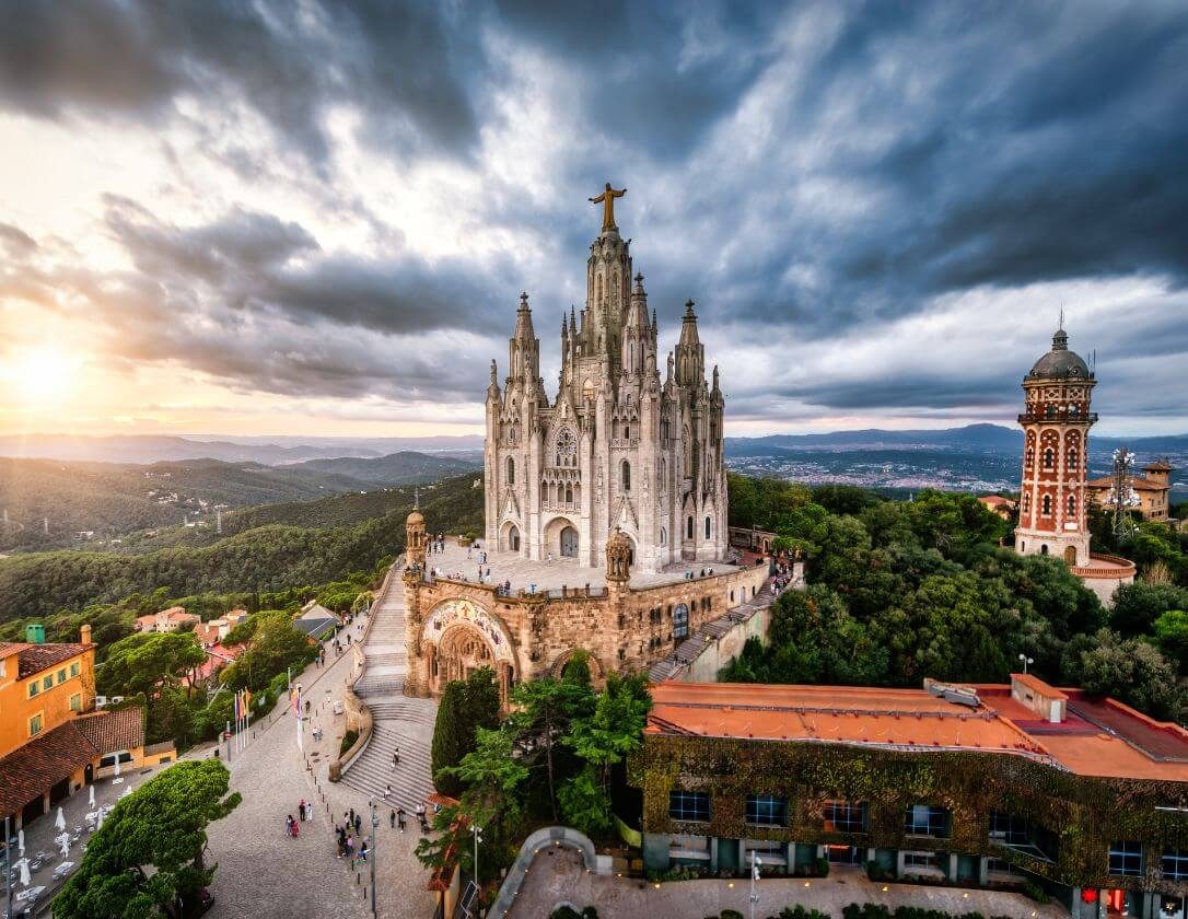 The temple of the Sacred Heart of Jesus on sunset, a must-visit sight during a luxury getaway to Barcelona