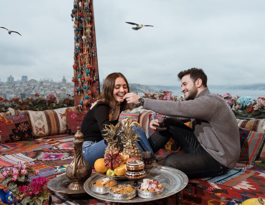 A couple on the unique local dinner in Istanbul