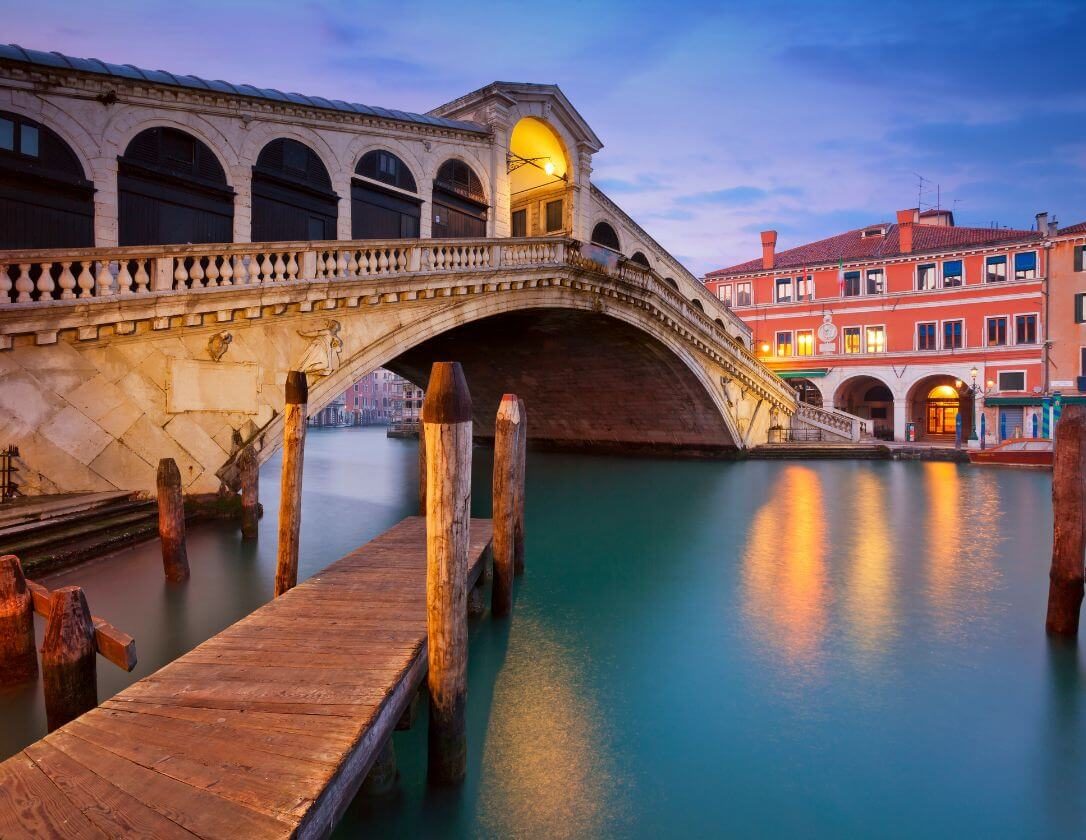 Rialto Bridge, a must-see sight during a Venice city break